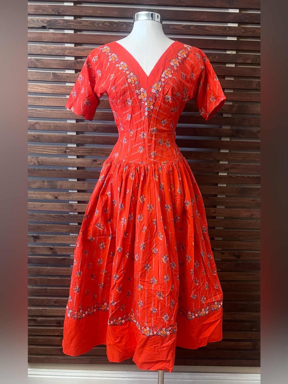 Vintage 1950s 50s Red Floral Short Sleeve Midi Rockabilly VLV V-Neck Dress - S - Picture 2 of 14